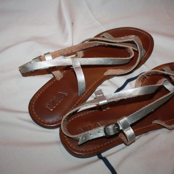 MIA Strappy Metallic Silver Sandals 🌵8 - Picture 4 of 5